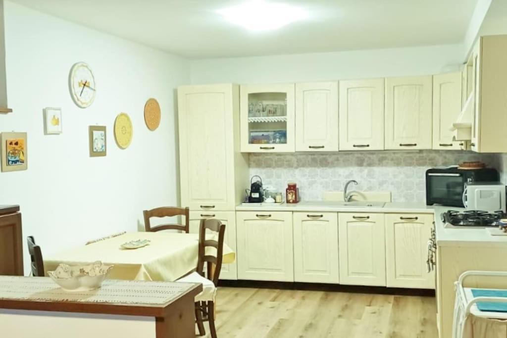 Brezza Marina - Appartamento In Villa Fronte Mare ตรีเอสเต ภายนอก รูปภาพ