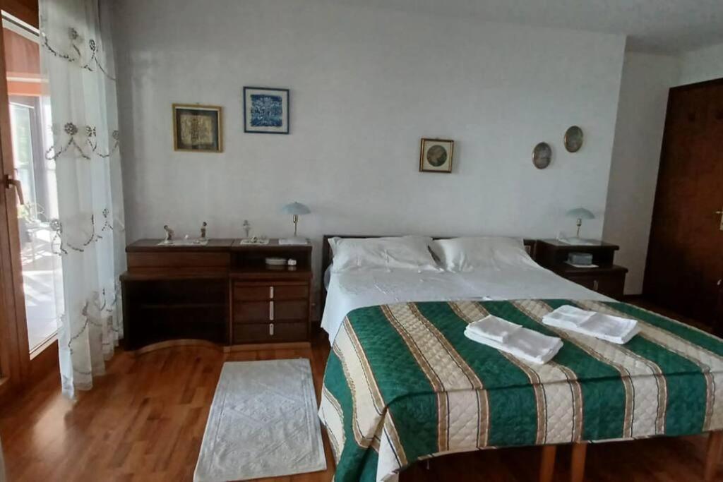 Brezza Marina - Appartamento In Villa Fronte Mare ตรีเอสเต ภายนอก รูปภาพ