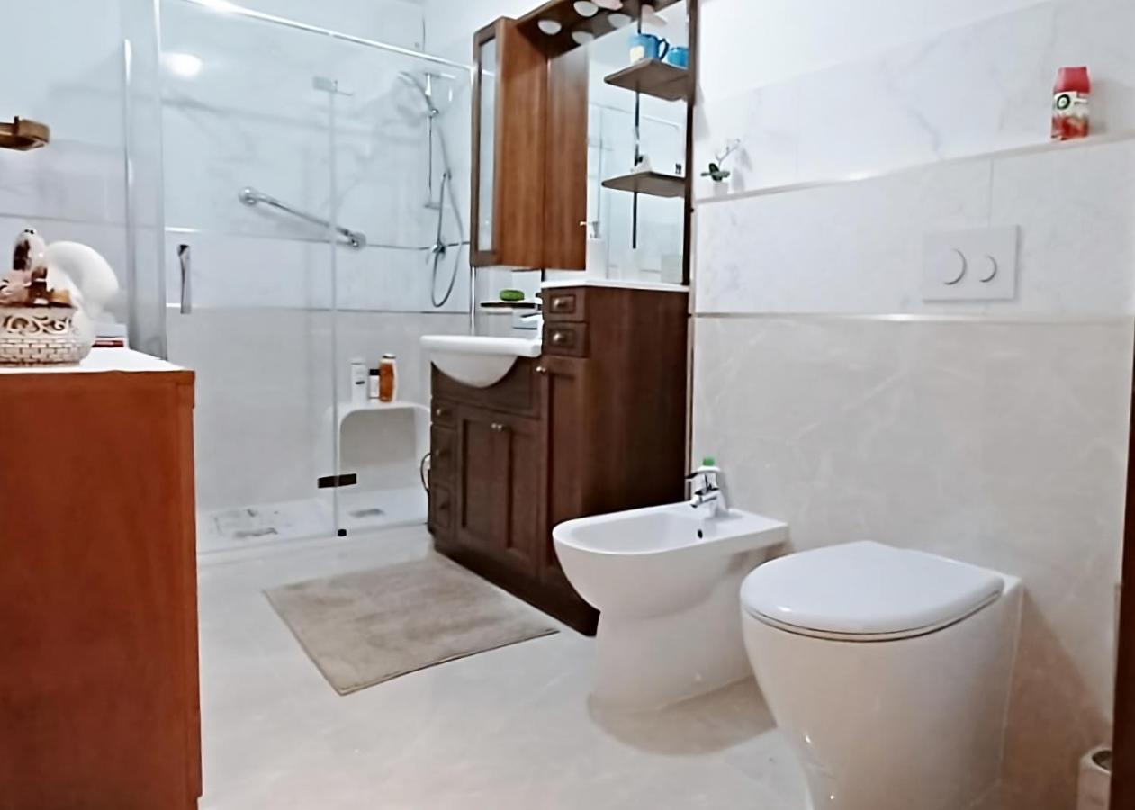 Brezza Marina - Appartamento In Villa Fronte Mare ตรีเอสเต ภายนอก รูปภาพ