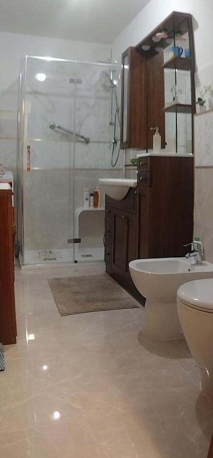 Brezza Marina - Appartamento In Villa Fronte Mare ตรีเอสเต ภายนอก รูปภาพ